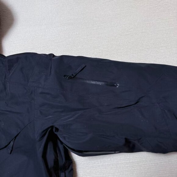 Arc'teryx Black Gore-Tex Jacket, Size L - Picture 7 of 10